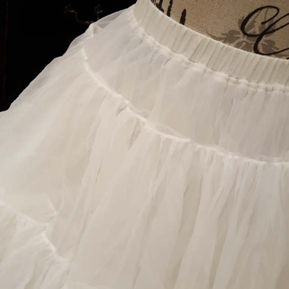 🎃 NWOT 4 layer 50's Petticoat - Picture 5 of 8